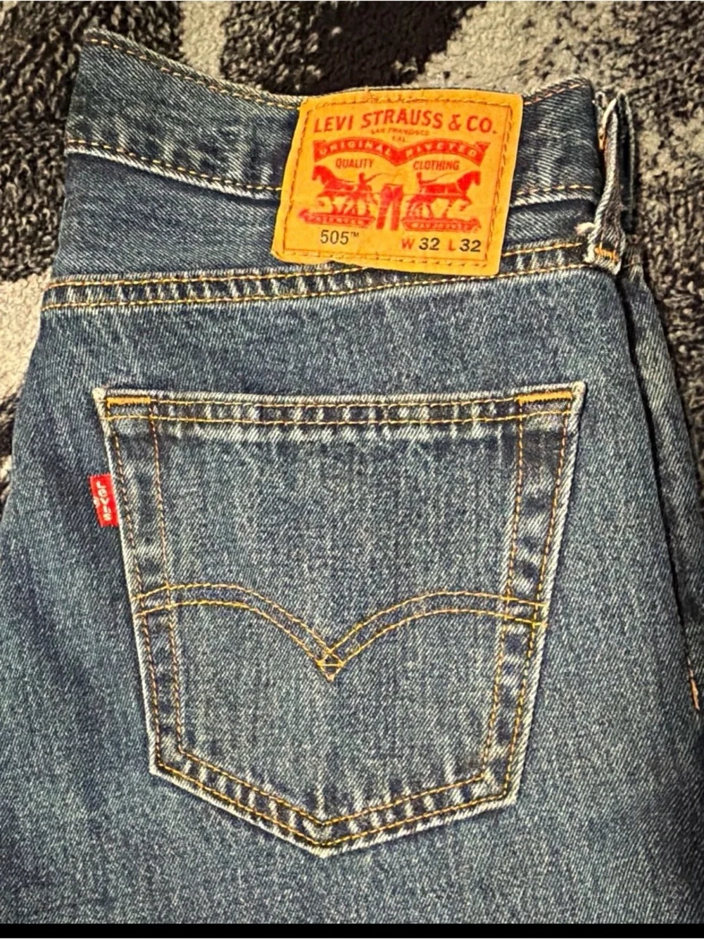 Levi's Men's Straight Jeans in Blue Denim with Tan Patch
